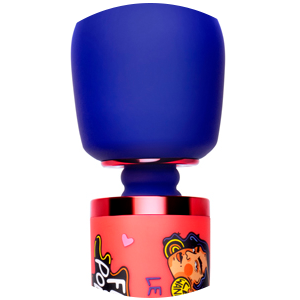 Le Wand Feel My Power Special Edition features a flexible neck and a lengthy handle for smooth maneuvering