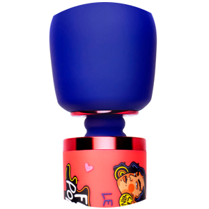 Le Wand Feel My Power Special Edition features a flexible neck and a lengthy handle for smooth maneuvering