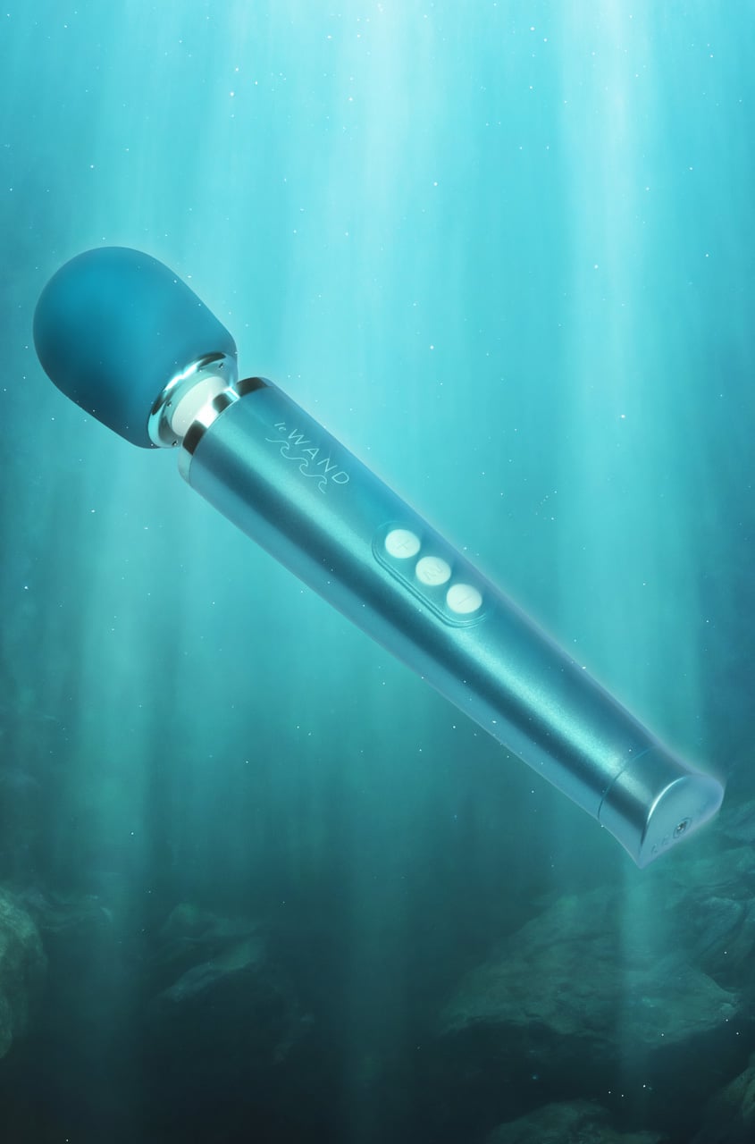 Le Wand Dive Submersible Rechargeable Vibrating Massager